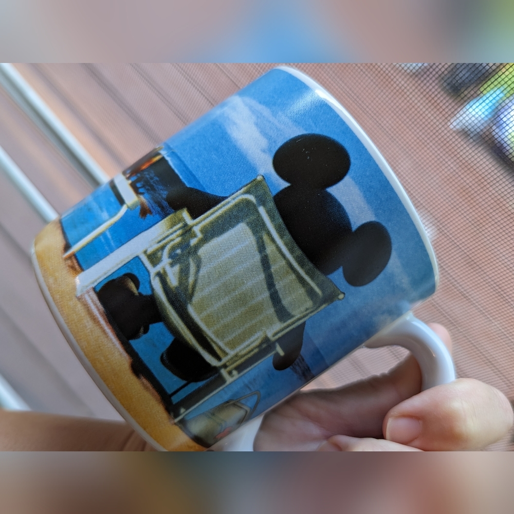 Disney Walt Disney World Mickey mouse on the beach large coffee tea mug